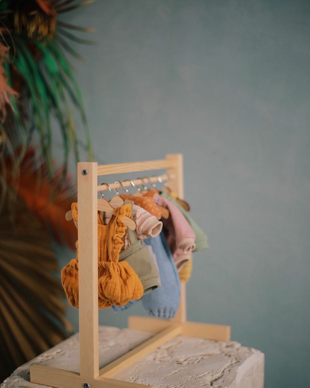 加拿大Huggabeau 木製娃娃衣架組 (含小衣架4支)