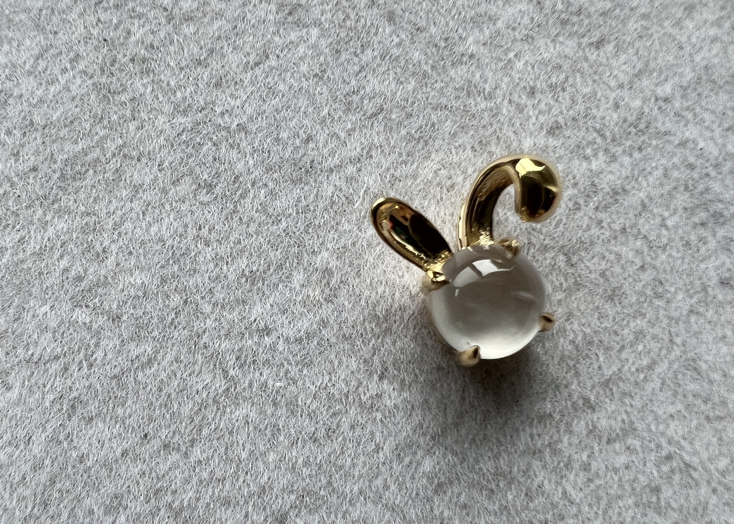 獨家設計款鑲嵌高冰小兔