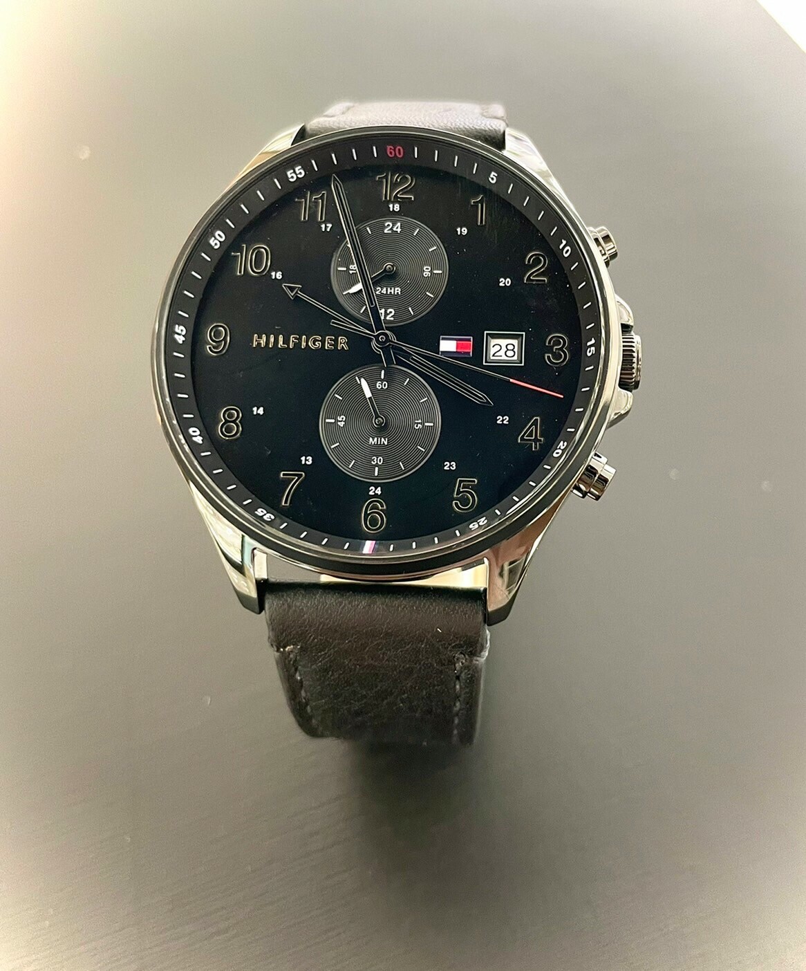 【Tommy Hilfiger】全黑個性男錶 1791711 44mm  現代鐘錶