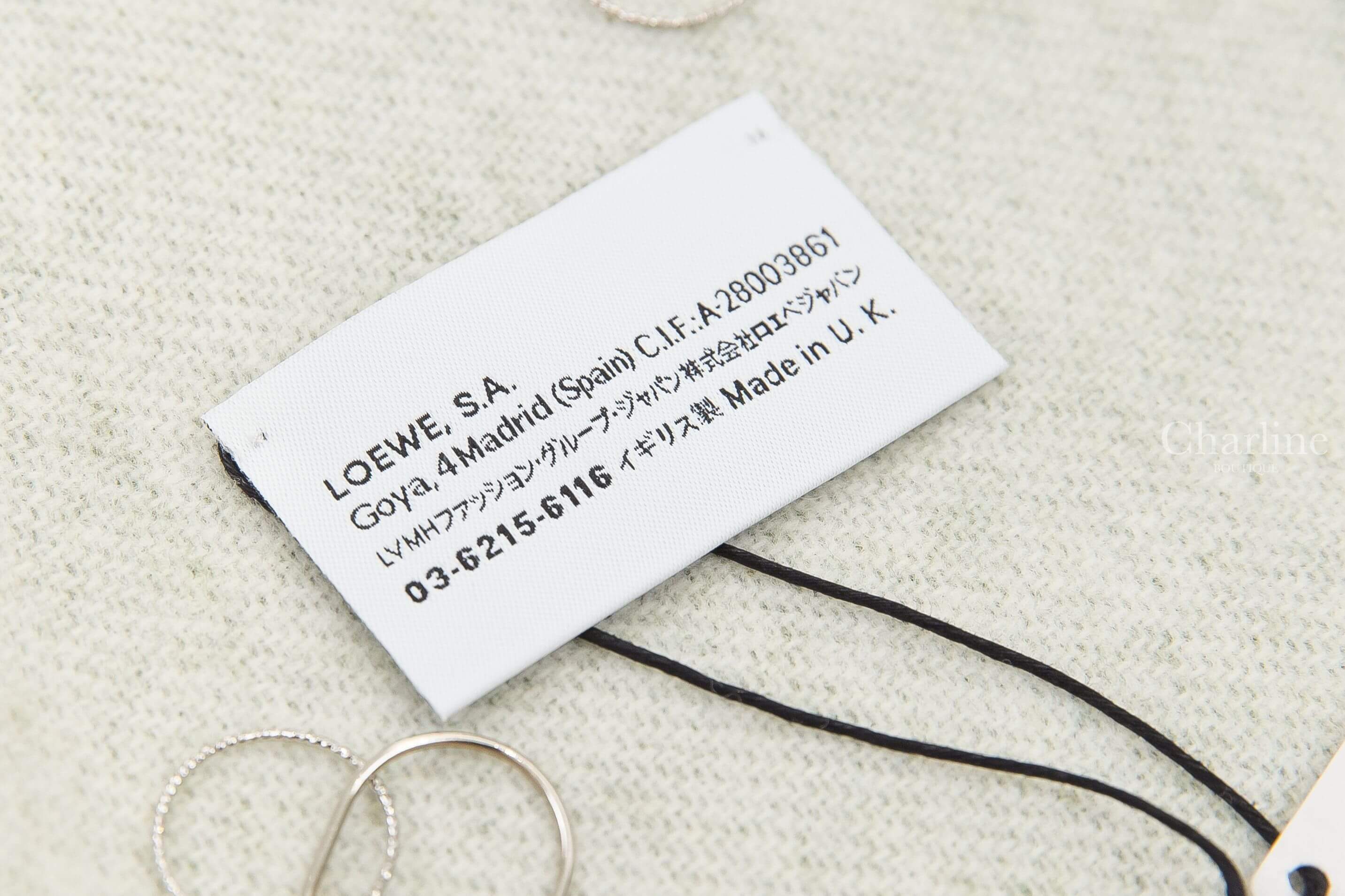 Loewe Bicolour Scarf In Wool And Cashmere 米色/卡其綠刺繡Logo雙面喀什米爾混羊毛流蘇圍巾-Charline Boutique 精品代購