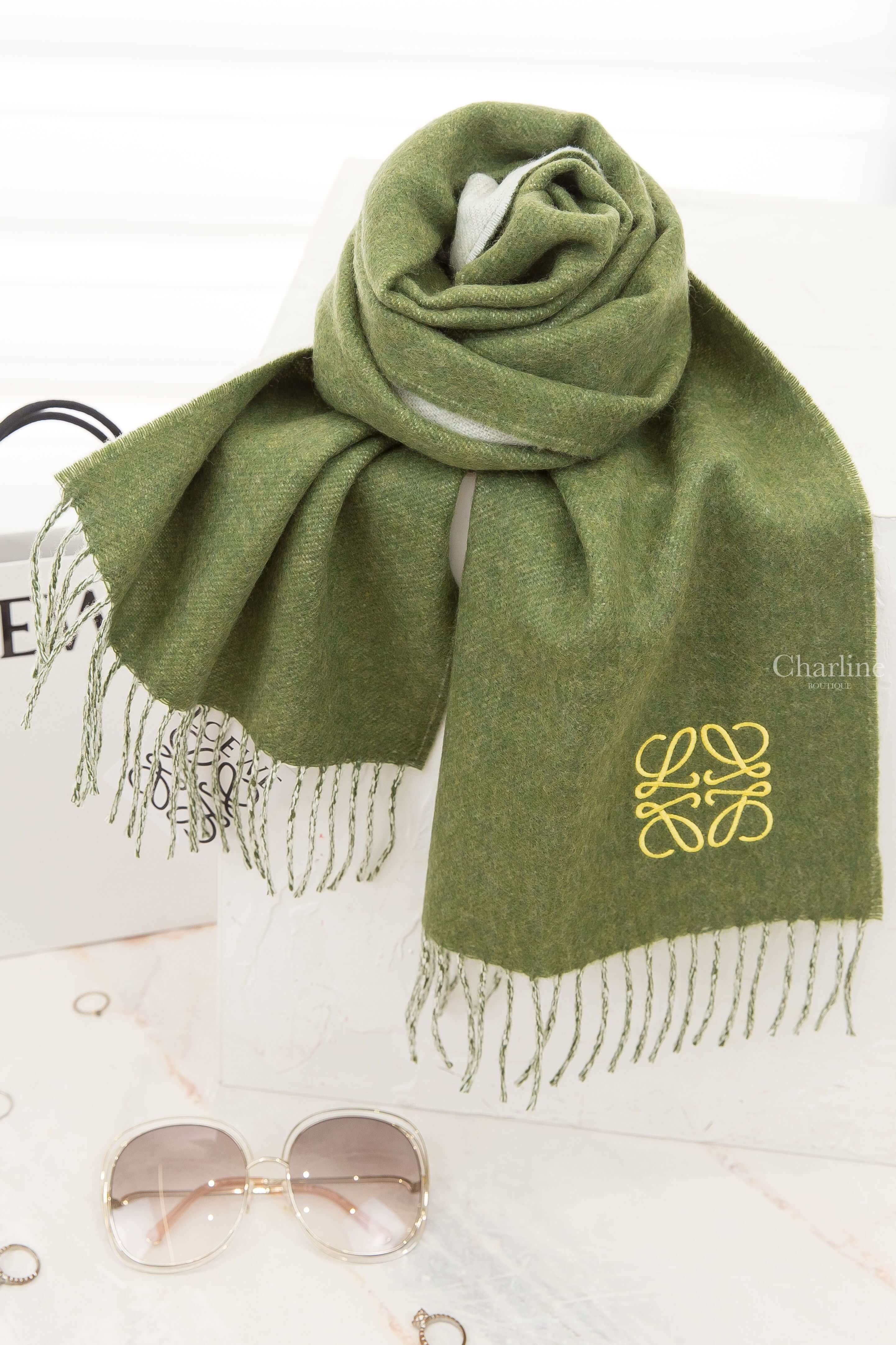 Loewe Bicolour Scarf In Wool And Cashmere 米色/卡其綠刺繡Logo雙面喀什米爾混羊毛流蘇圍巾-Charline Boutique 精品代購