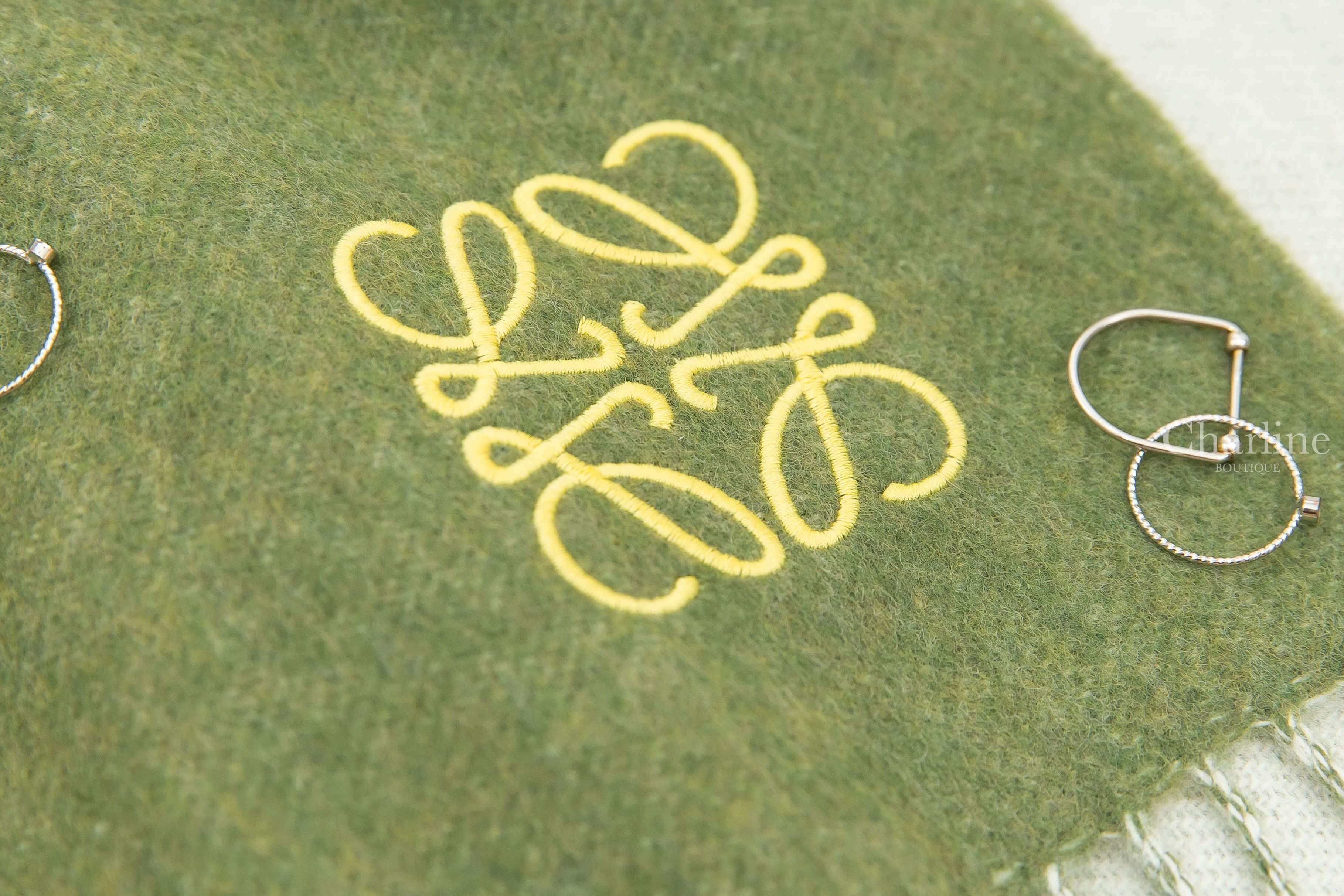 Loewe Bicolour Scarf In Wool And Cashmere 米色/卡其綠刺繡Logo雙面喀什米爾混羊毛流蘇圍巾