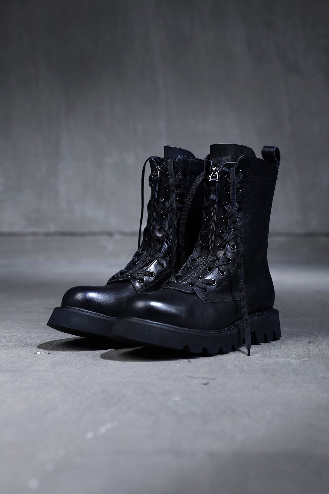 中心拉鍊One鉚釘皮革馬丁靴