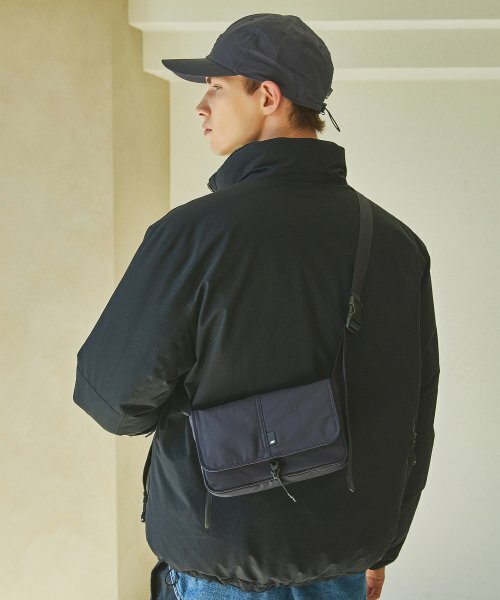 NEW BALANCE PADDED 迷你 斜背 側背 小包 海軍藍 NBGCCAF512_59