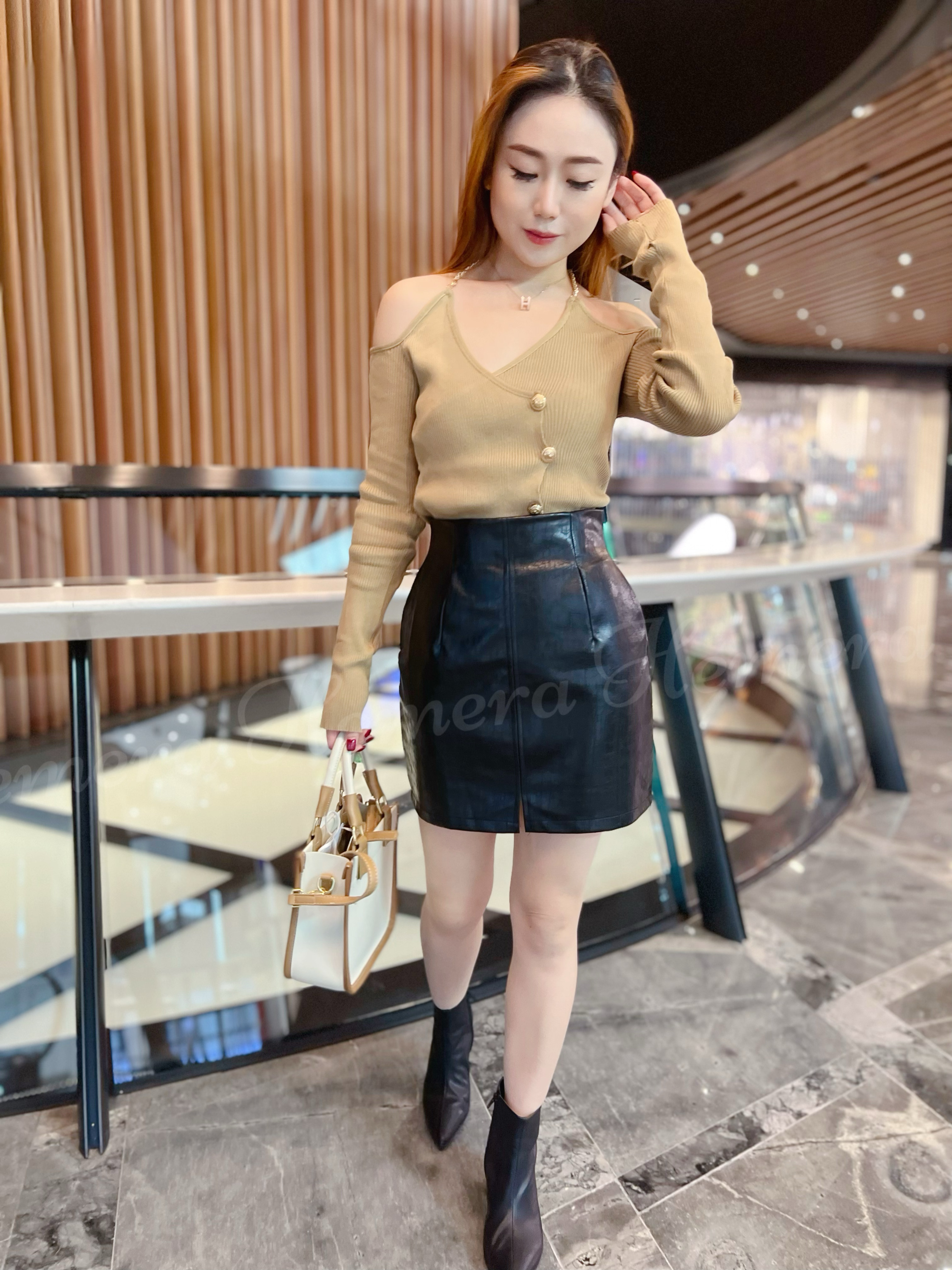 IN STOCK: TP22W1252 COCO CHAIN HANGNECK CROSS OFF SHOULDER COTTON TOP