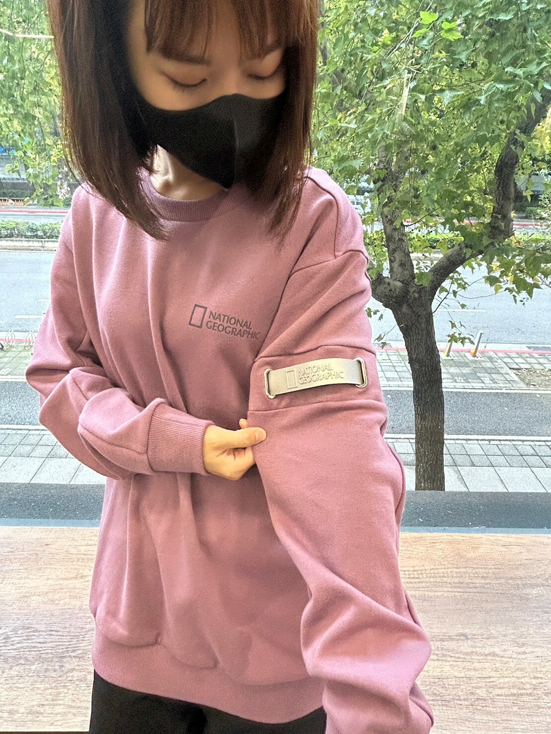 零碼👕 NATIONAL GEOGRAPHIC 國家地理 幻彩LOGO長袖上衣｜暗紅玫瑰粉（Basic Fit）