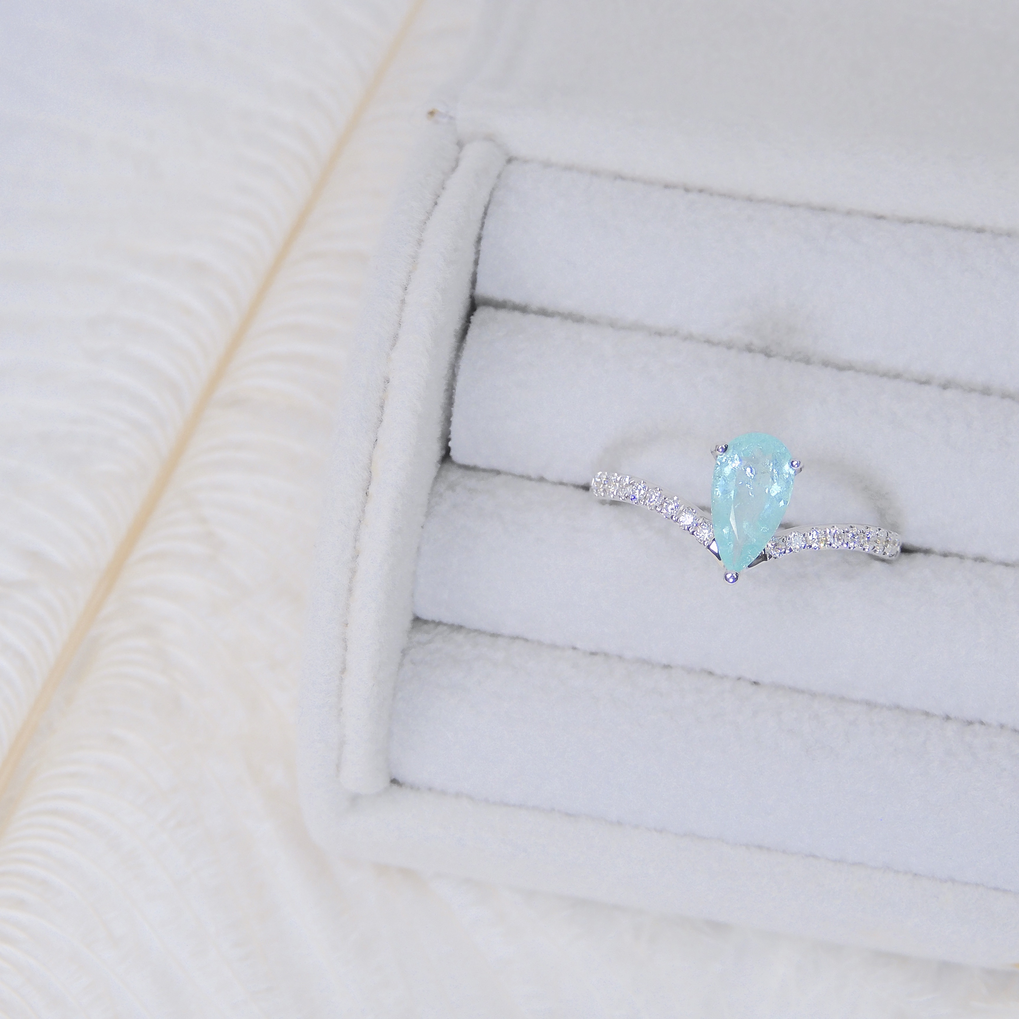 18K金 0.69ct 帕拉伊巴碧璽戒指 (配國際證書)