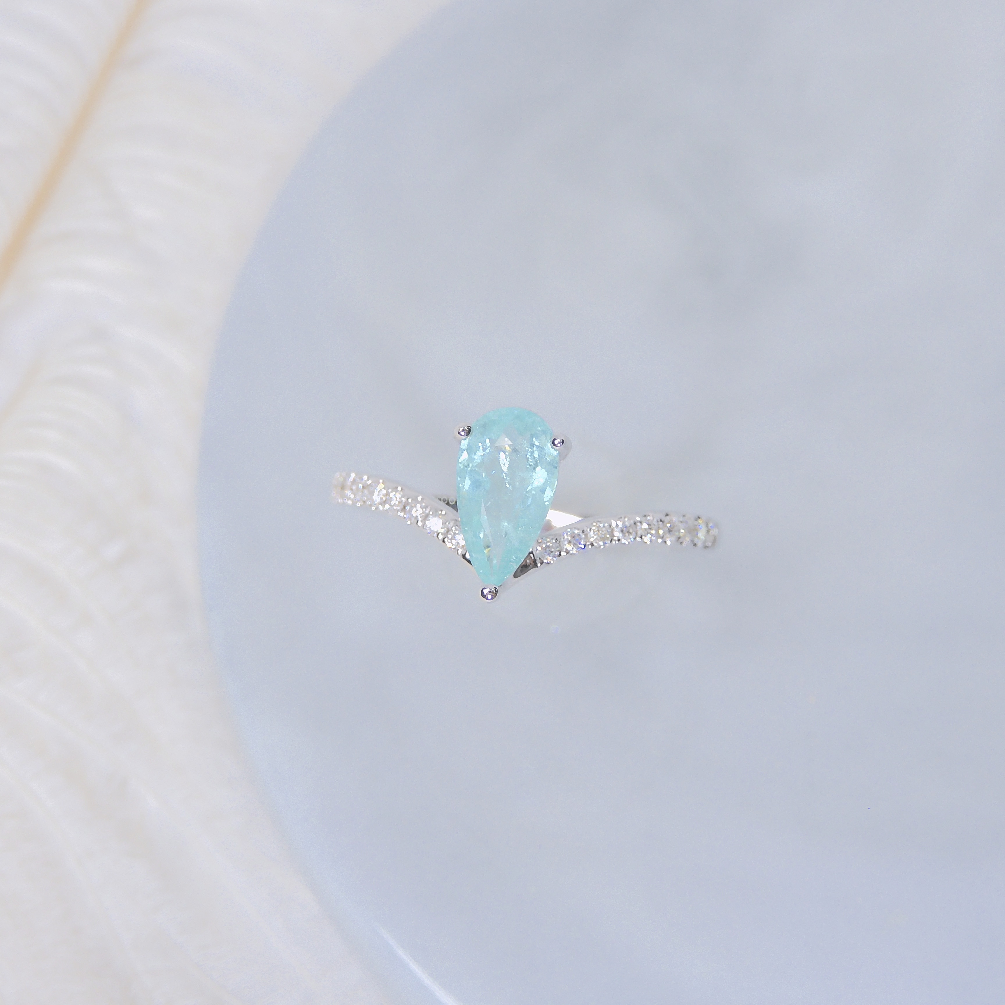 18K金 0.69ct 帕拉伊巴碧璽戒指 (配國際證書)