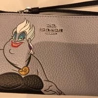 [S] COACH CC827 DISNEY VILLAINS URSULA CORNER ZIP,ICE BLUE MULTI, 195031690563 (SCO174)