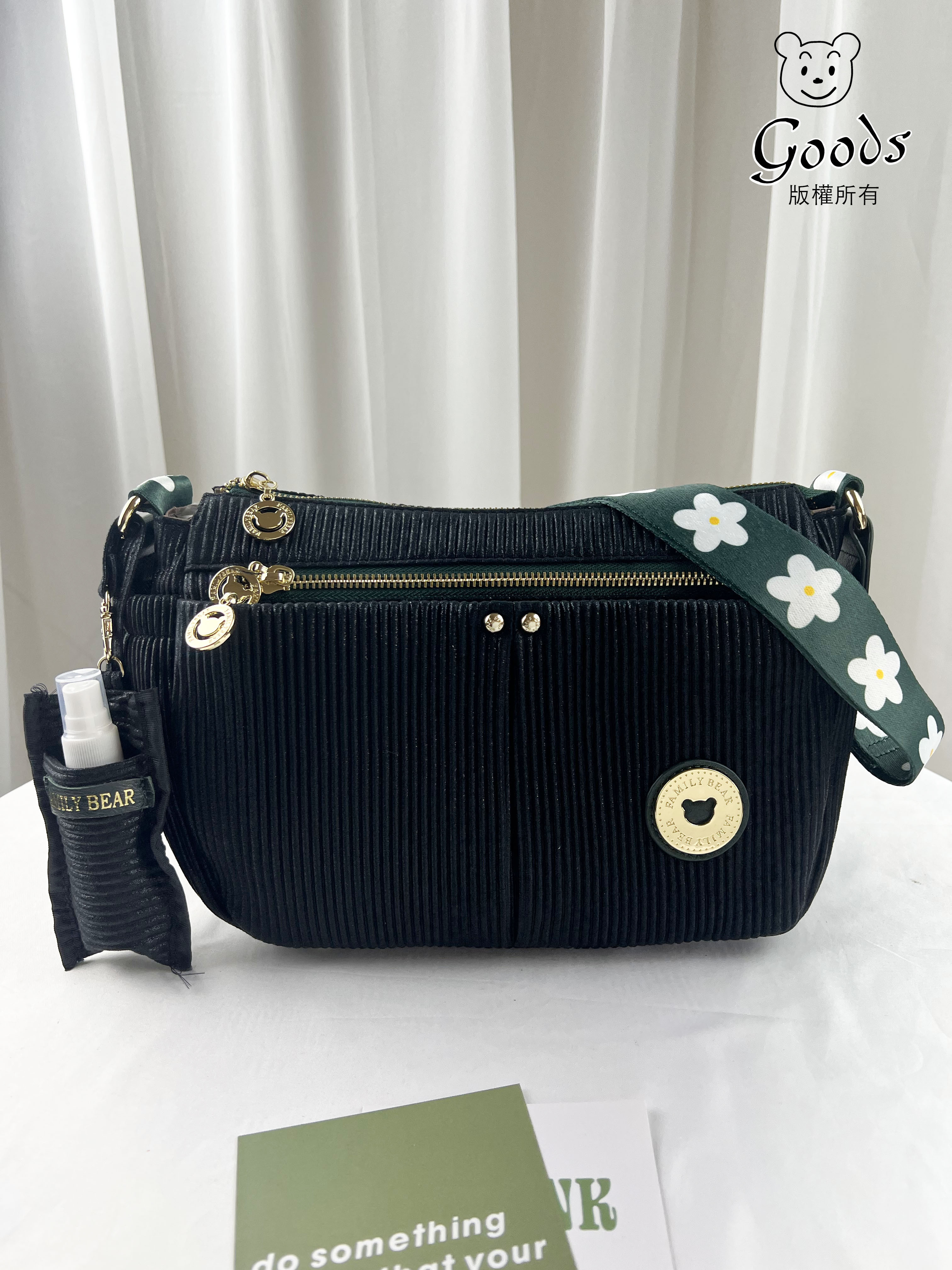 FamilyBear 黑綠花朵側背包 附酒精保護套+酒精瓶   #2806