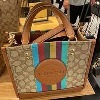 [S] COACH CC906 SIG LG STRP DMPSY 22,IM/REDWOOD MULTI, 195031677922 (SCO195)