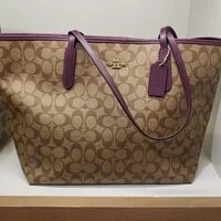 [S] COACH 5696 SIG CITY TOTE,IM/KHAKI/BOYSENBERRY, 195031680038 (SCO198)