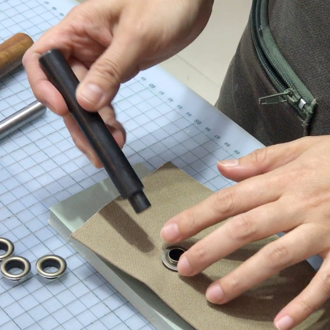 雞眼釦技巧分享-好滿水桶包開發日記