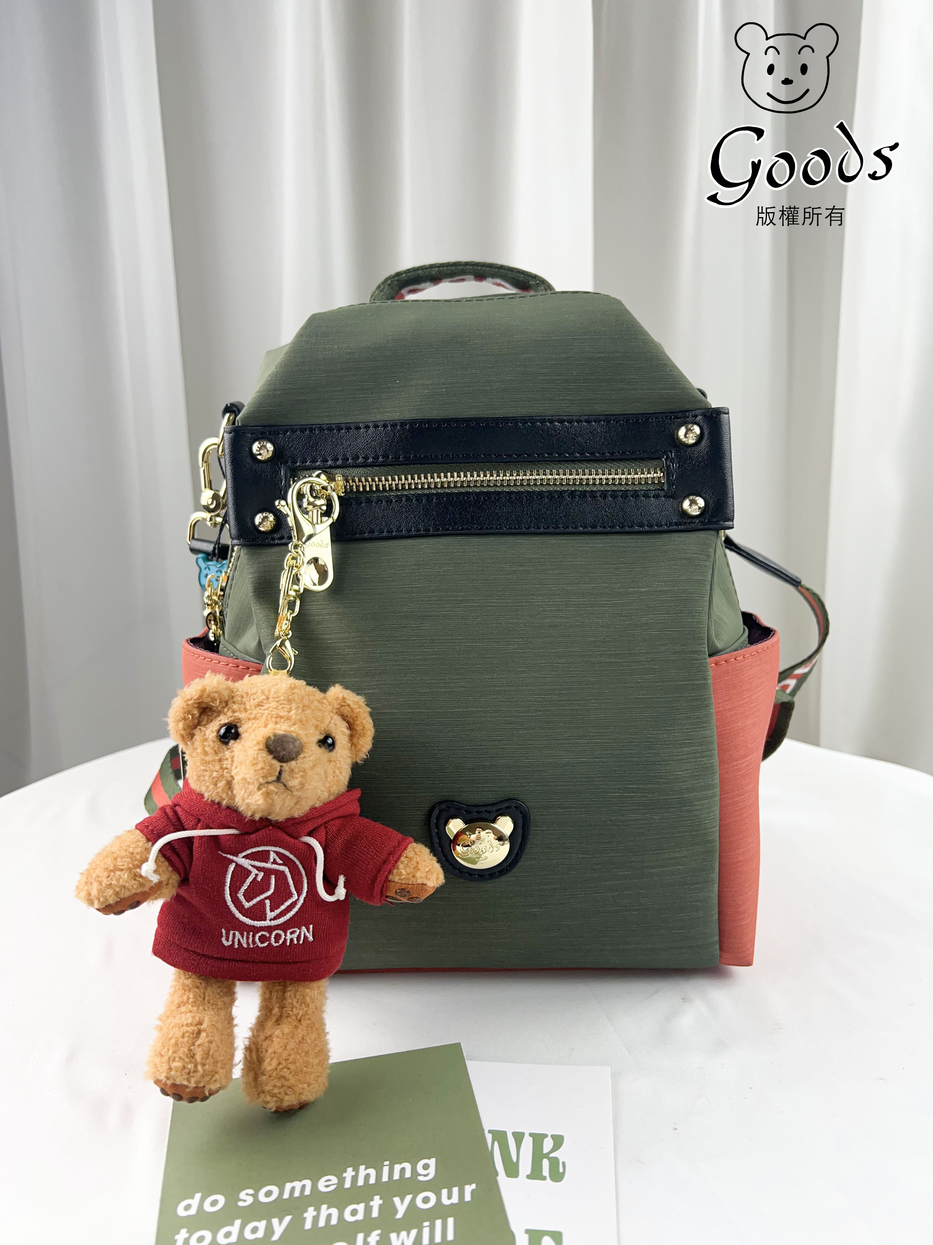 GOODS 橘綠拼色防潑水後背包 / 側背包 附小熊吊飾 #2653