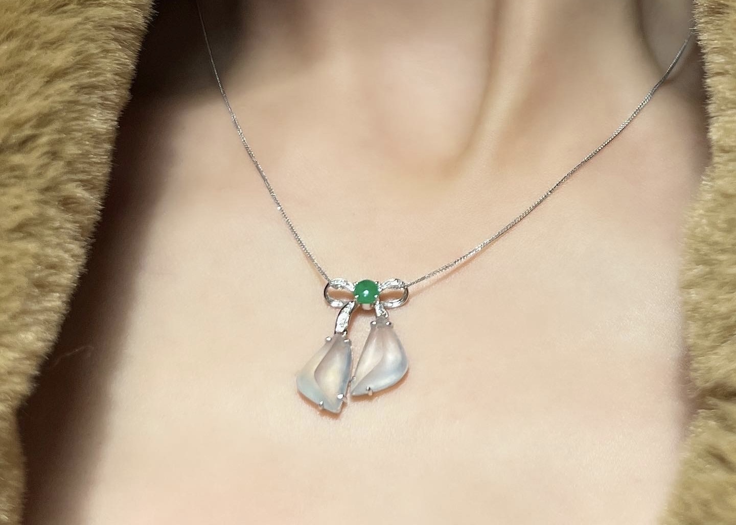 鑲嵌正玻璃種蝴蝶結墜飾