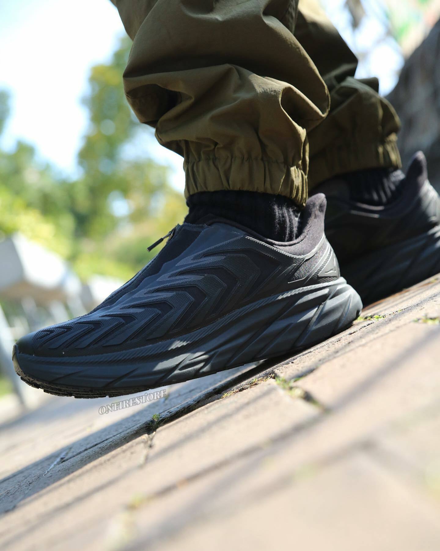 {現貨｝HOKA ONE ONE PROJECT CLIFTON “Black”