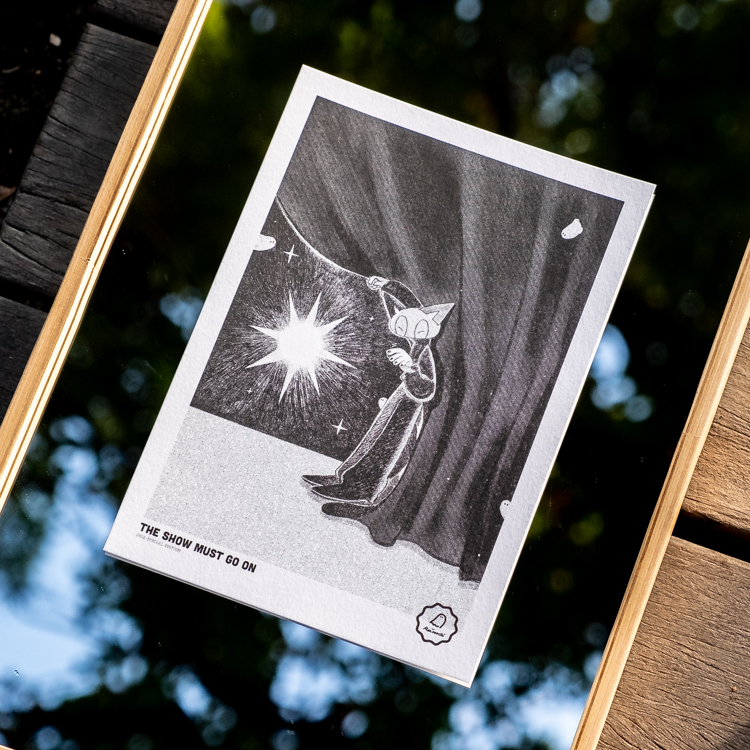 Raimochi｜RISO明信片｜A5｜The show must go on