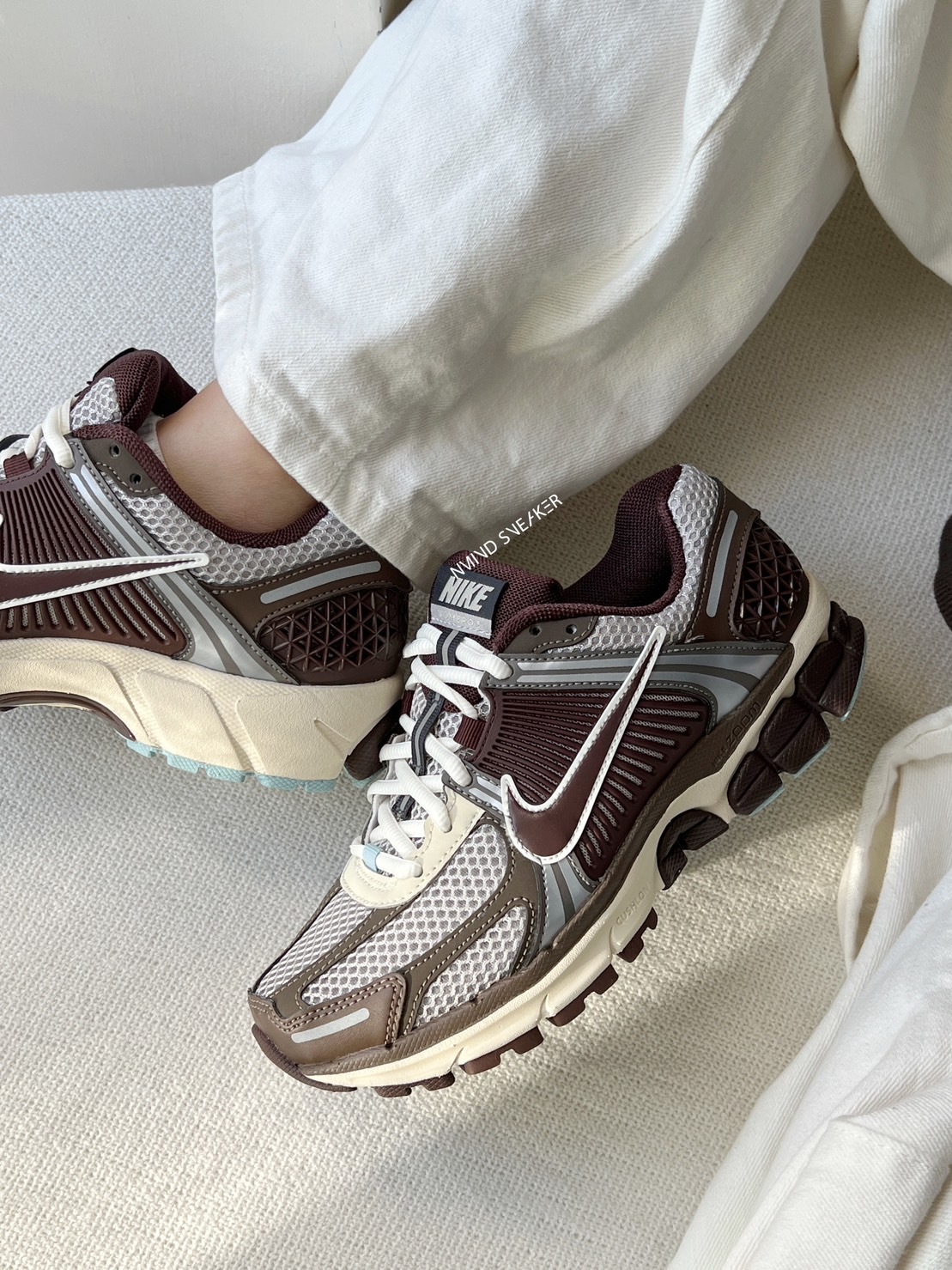 NIKE ZOOM VOMERO 5 太妃糖