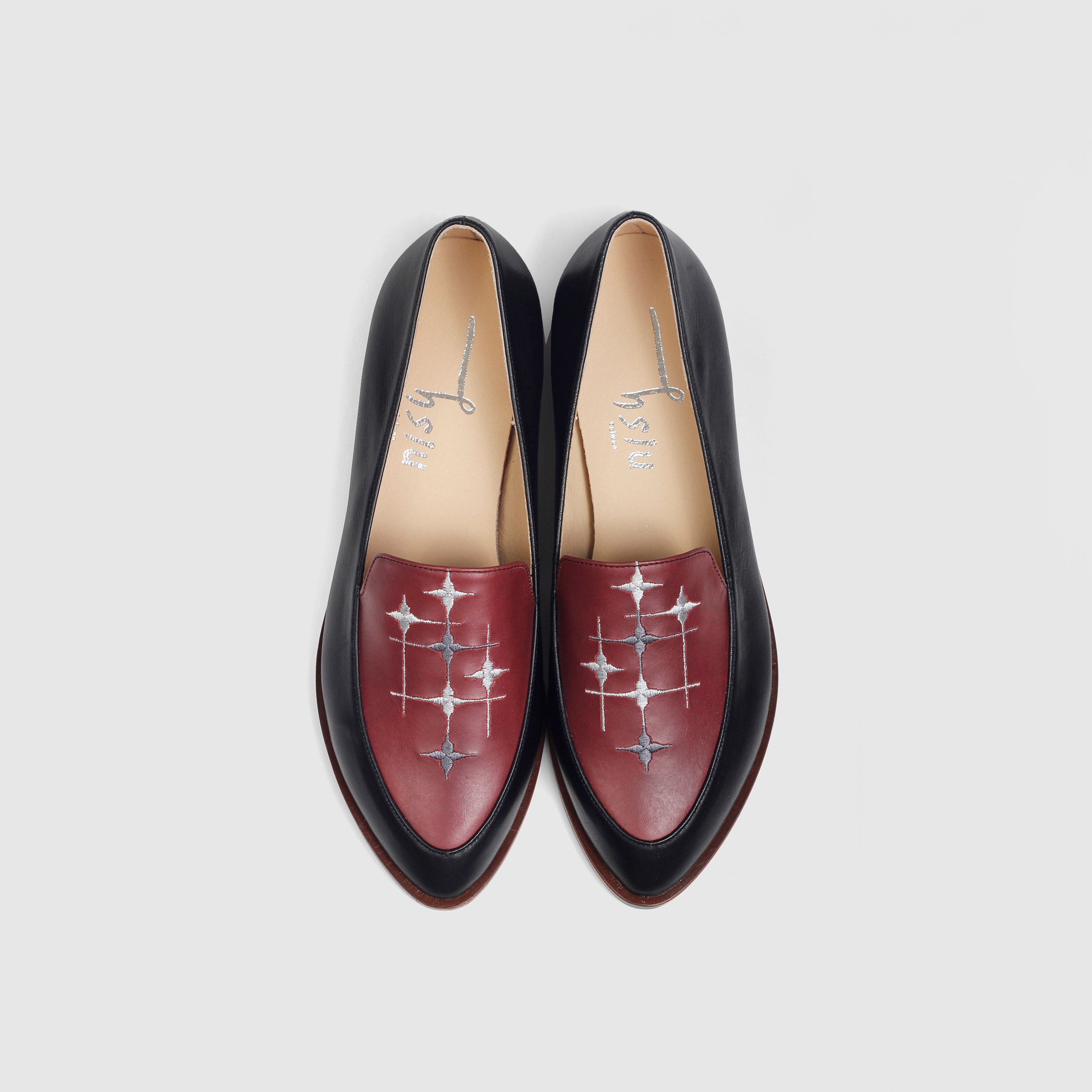 刺繡樂福鞋｜花窗邊(黑酒紅)