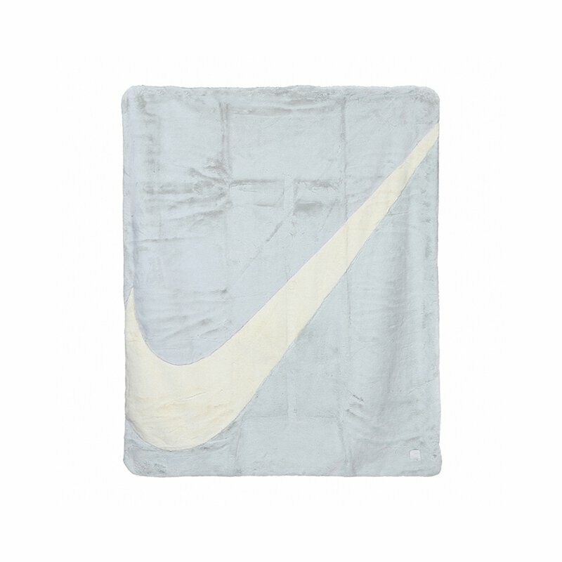 NIKE SPORTSWEAR SWOOSH LOGO FAUX FUR BLANKET大勾毛毯 寶寶藍-DO3793 025