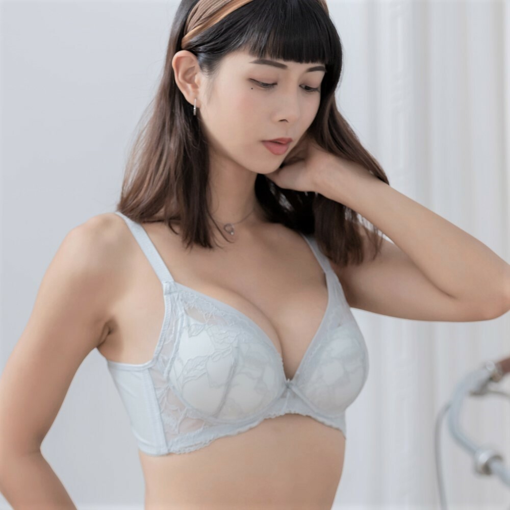 逐夢暮光。穿出柔焦感美肌。Sunny分享-深邃V聚攏軟鋼圈內衣 A.B.C.D罩
