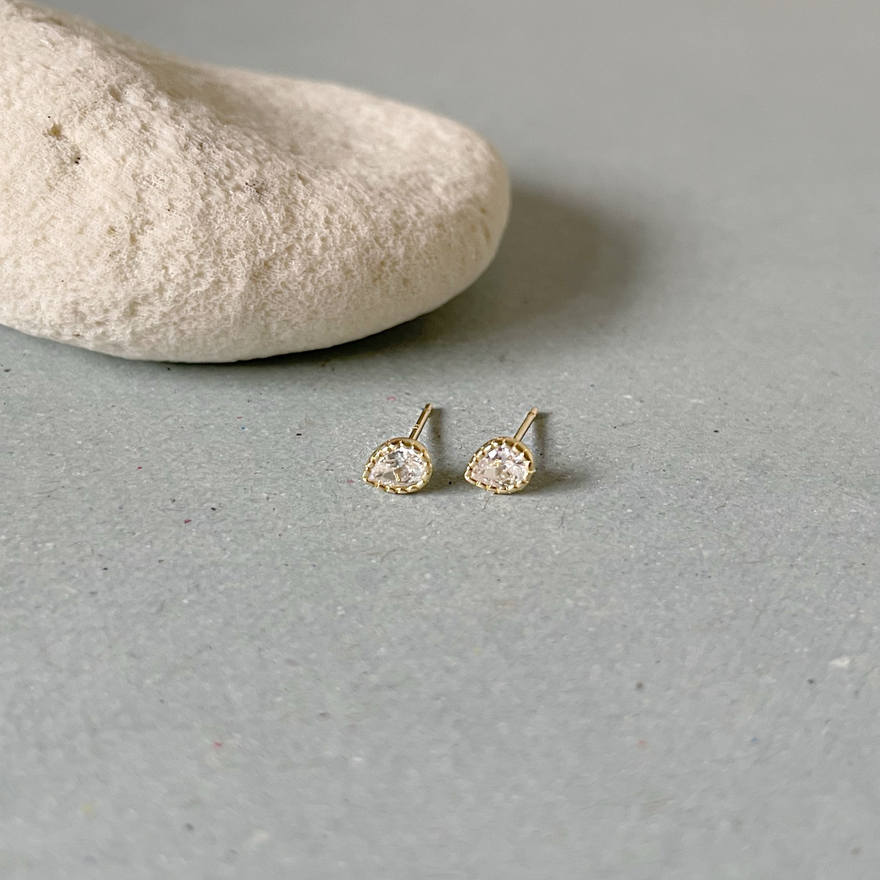 10K胖胖巴洛克水滴鋯石耳環