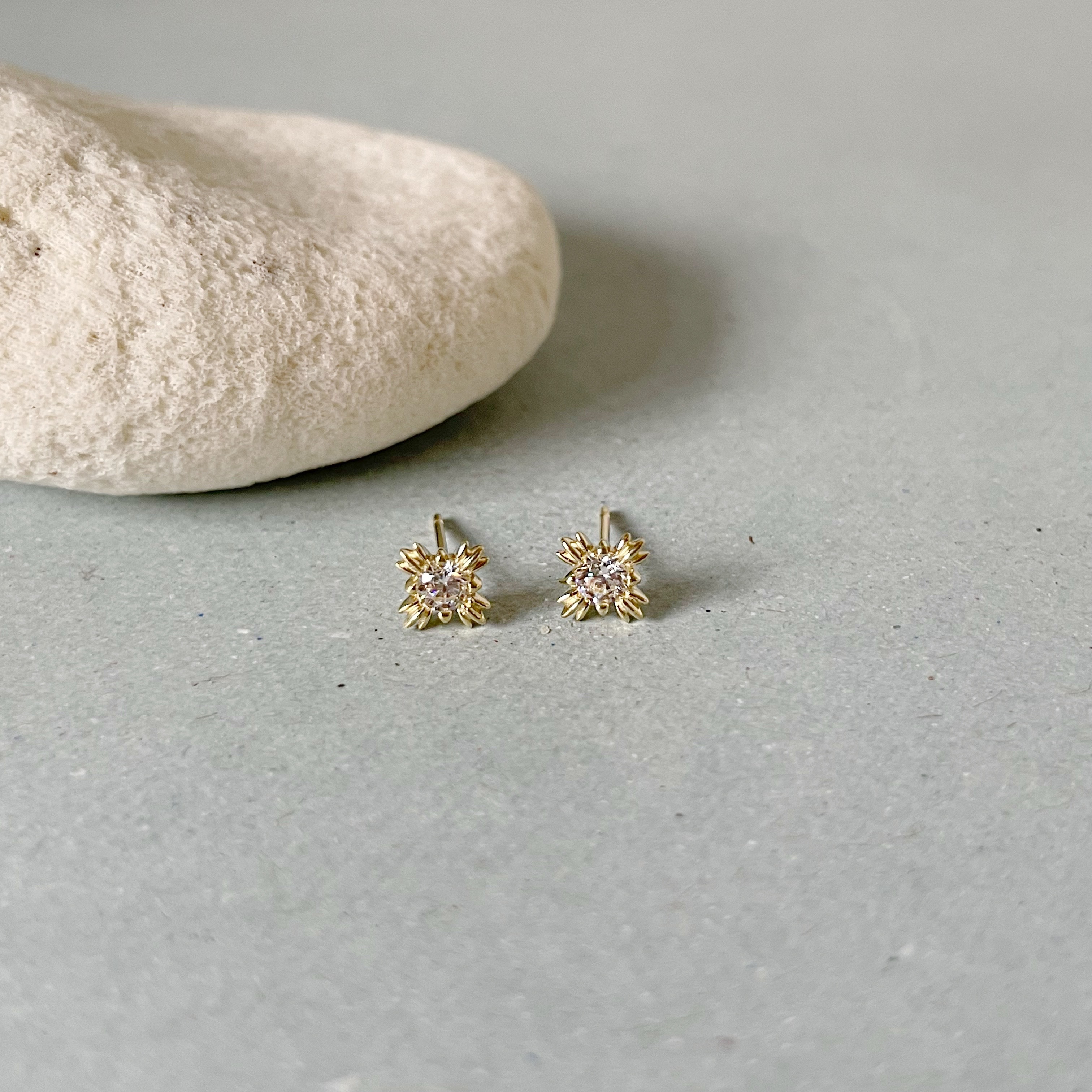 10K歐風方形鋯石耳環