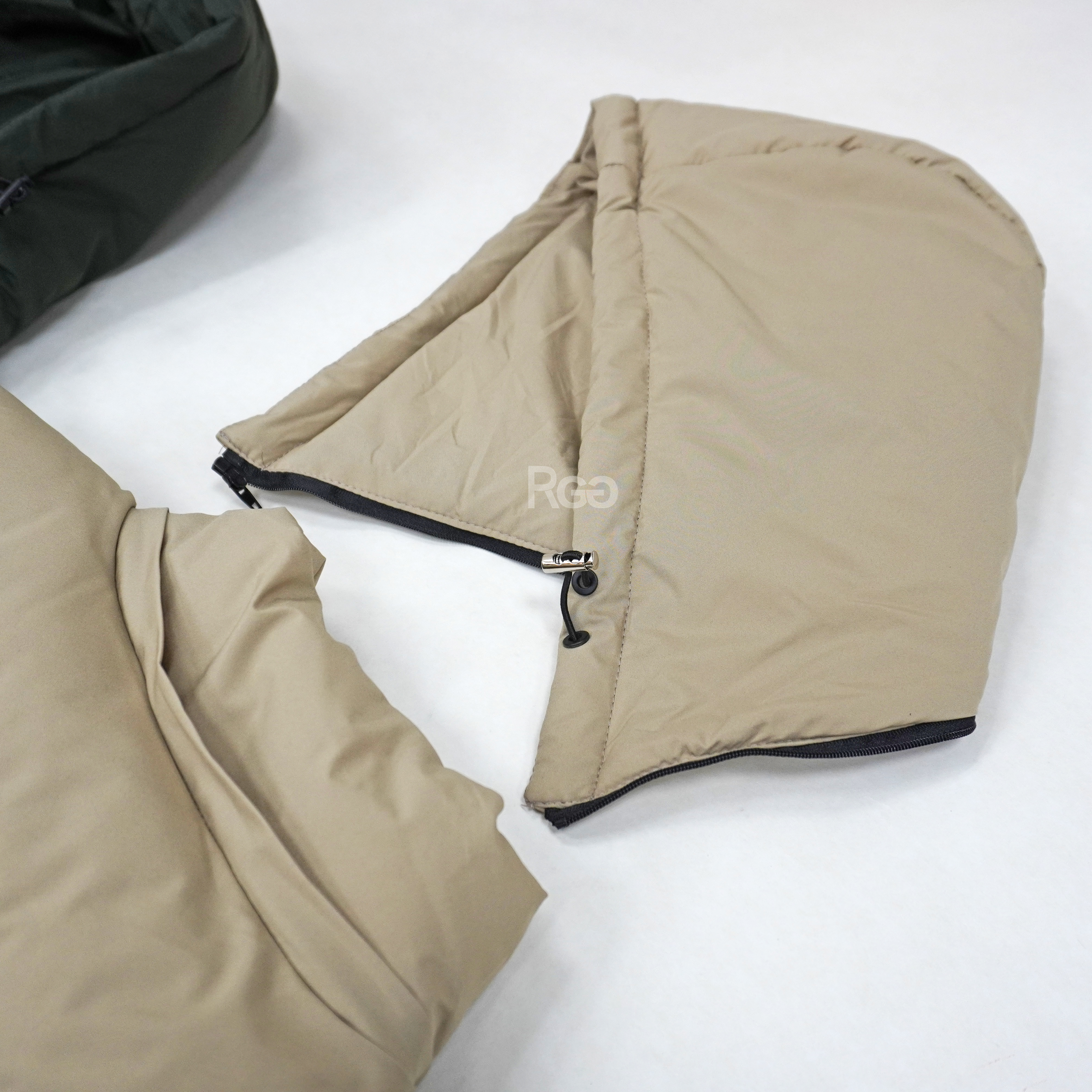 可拆式連帽鋪棉背心帽子細節照