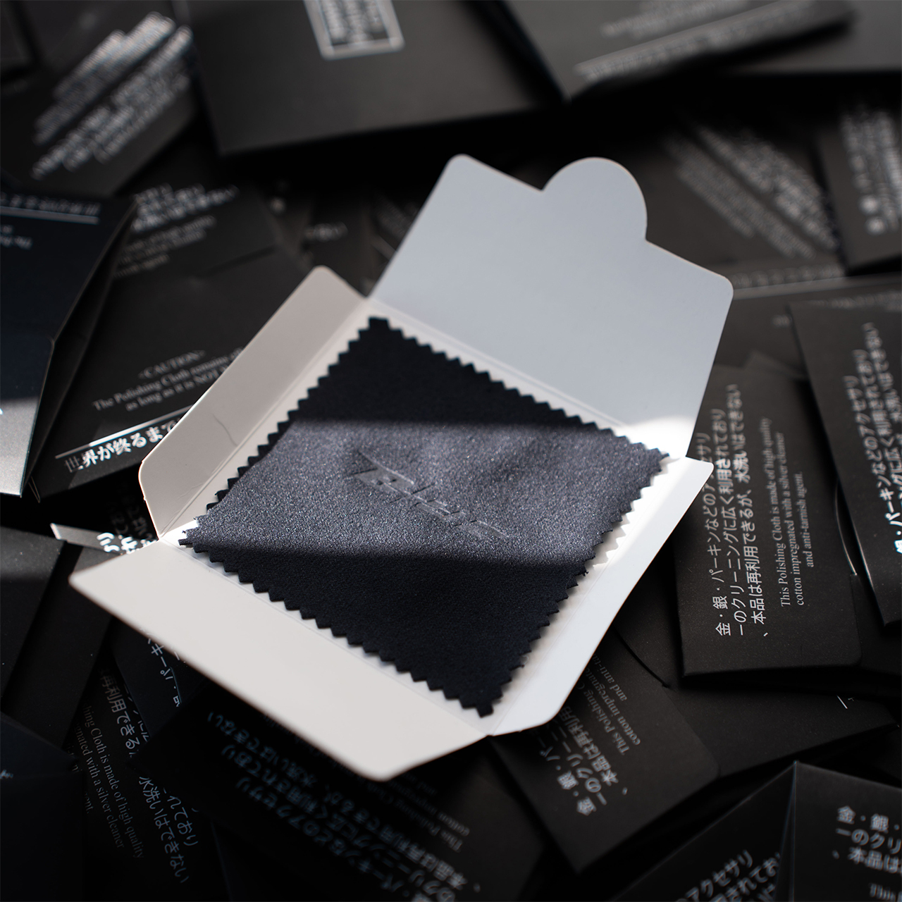 【BLUZ MADE】純黑燙印拭銀布 眼鏡布