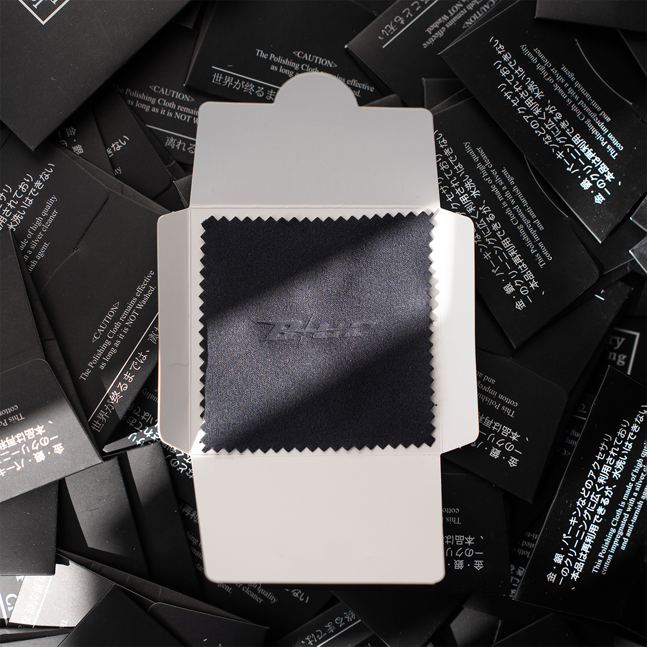 【BLUZ MADE】純黑燙印拭銀布 眼鏡布