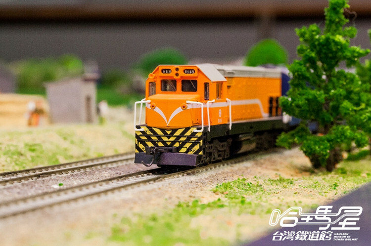 哈瑪星台灣鐵道館 (R100型柴電機車)