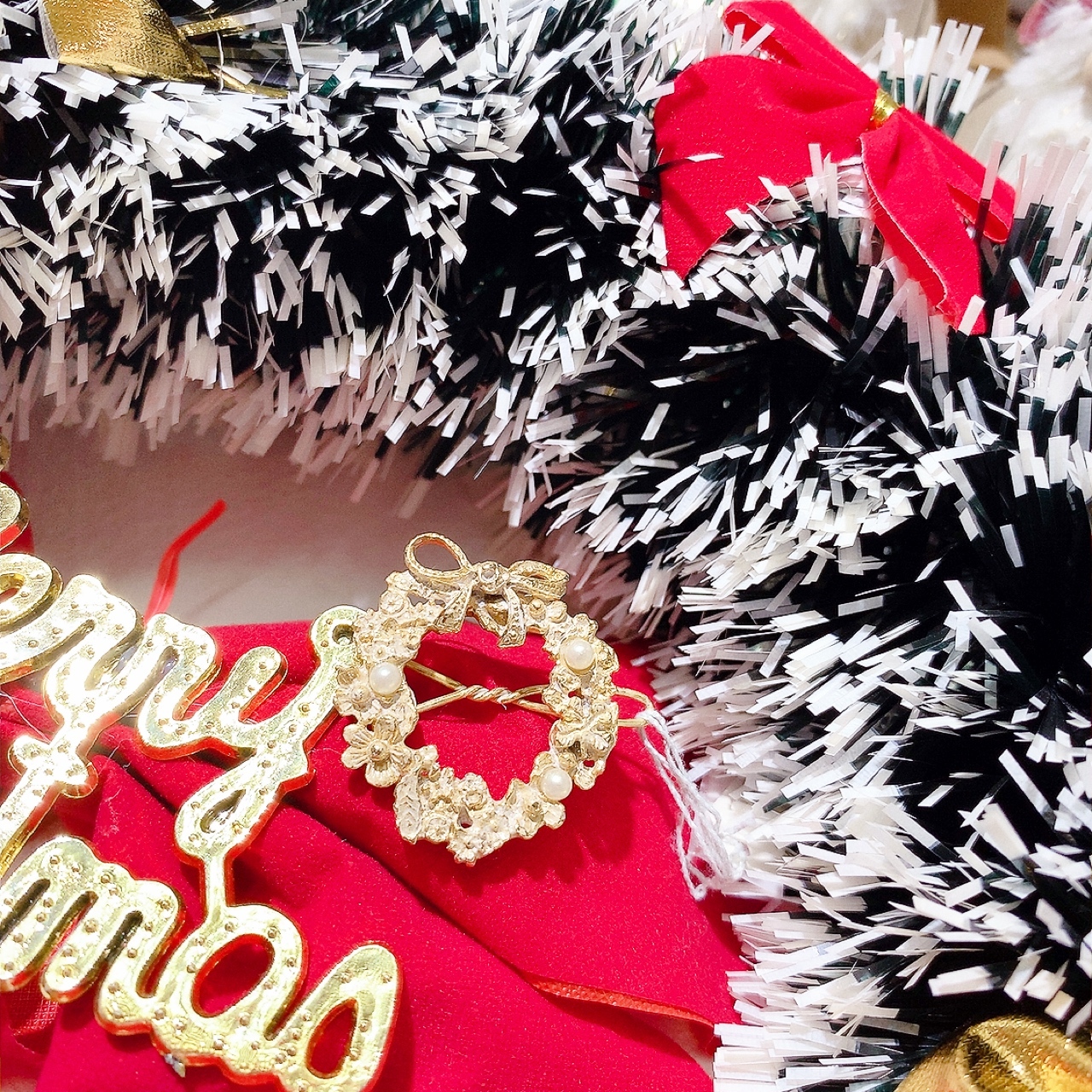 Farbe 蝴蝶結花圈髮夾/心口針