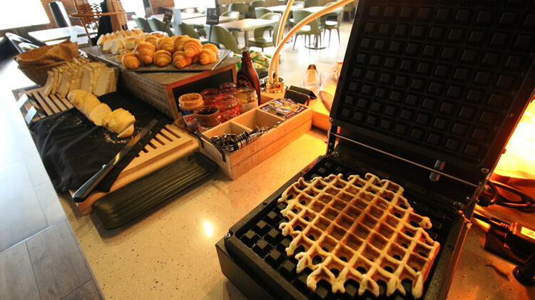 鈞怡大飯店 現做鬆餅