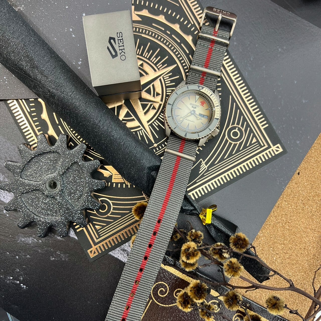 【SEIKO 精工】5 Sports系列 我愛羅 聯名機械錶  4R36-09J0B 42.5mm 現代鐘錶