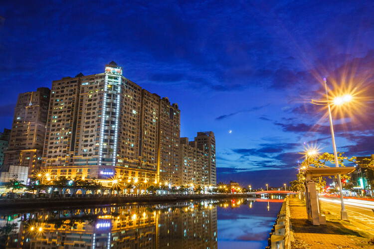 維悅酒店早餐廳 飯店夜景外觀