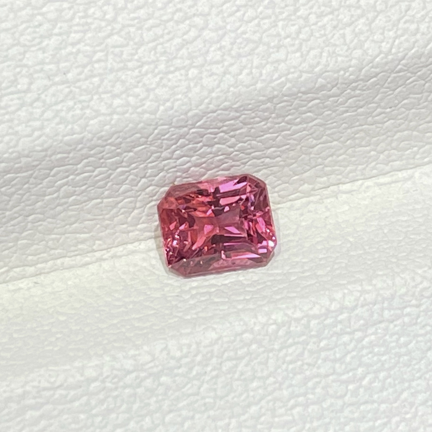 尖晶石 0.82ct 天然