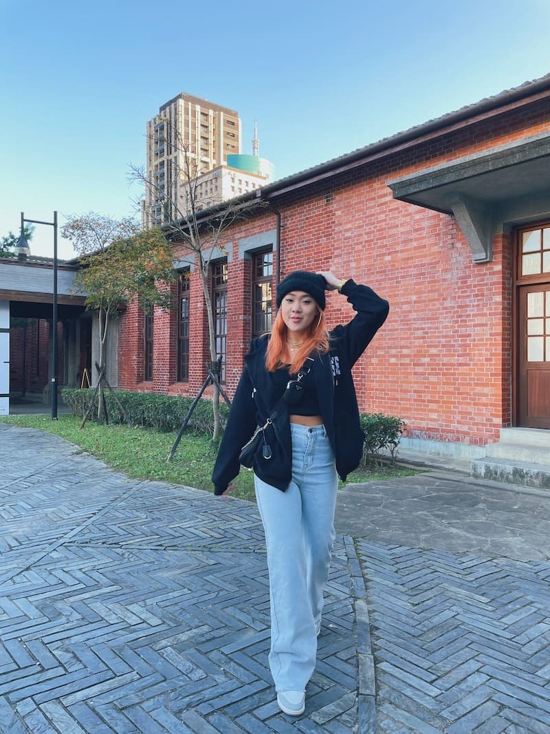 淺藍高腰丹寧直筒褲