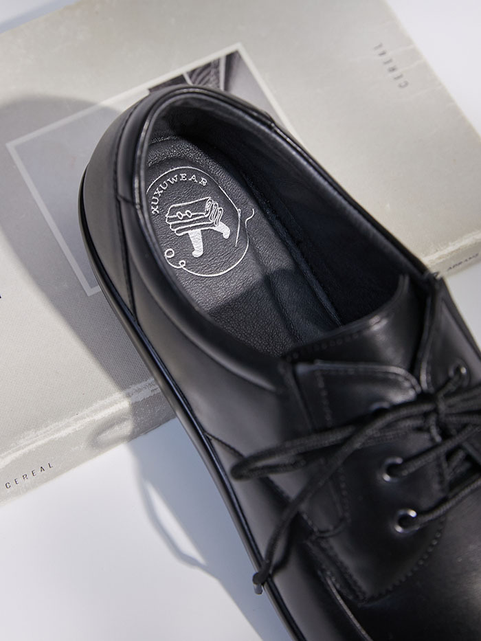 黑色星期五快樂搖擺鞋