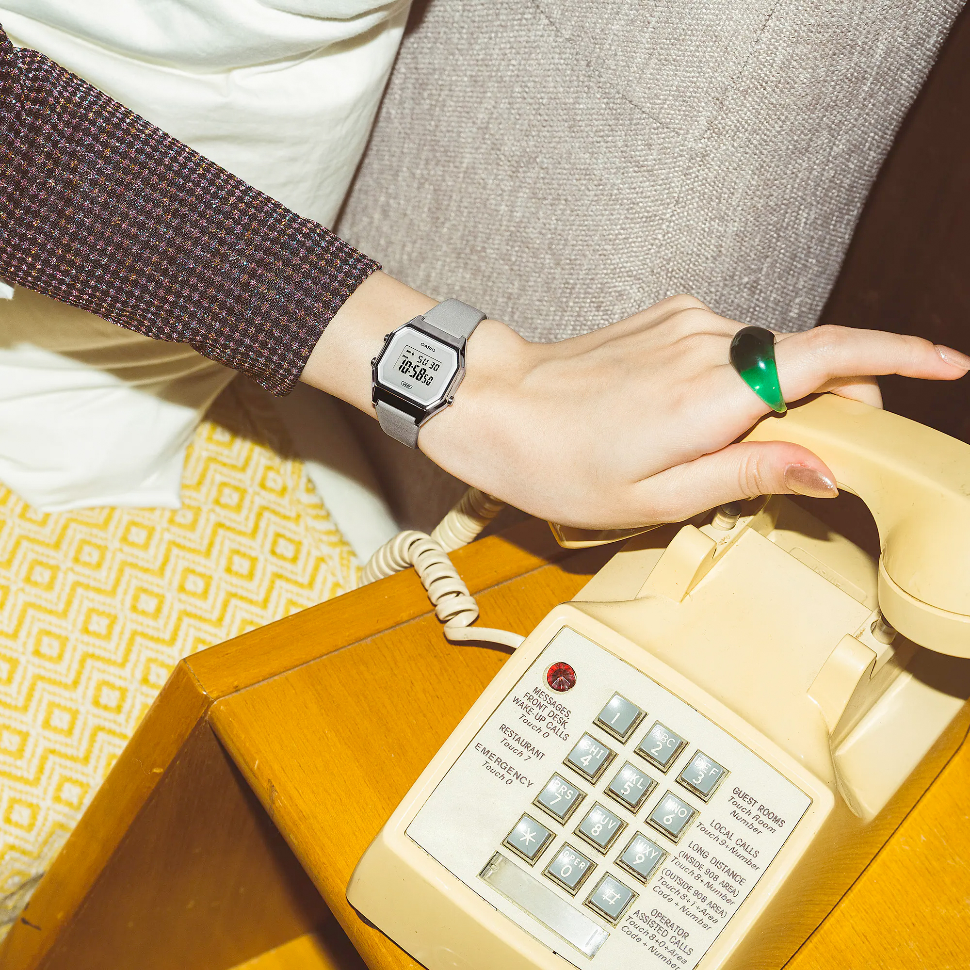 Casio LA680WEL-8 女裝 大象灰色 復古皮帶跳字錶