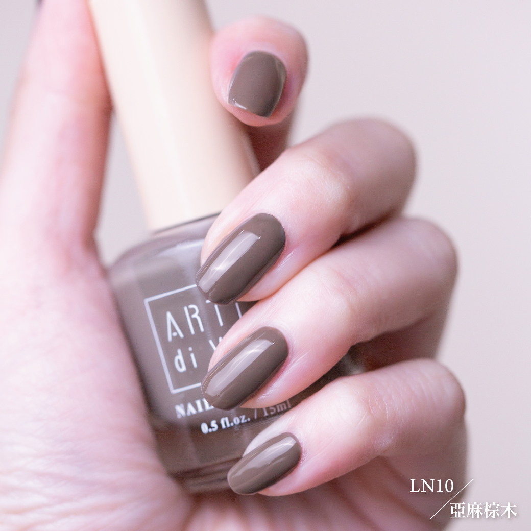 張俐晴 × ARTiS di Voce 指甲油 LN010 亞麻棕木