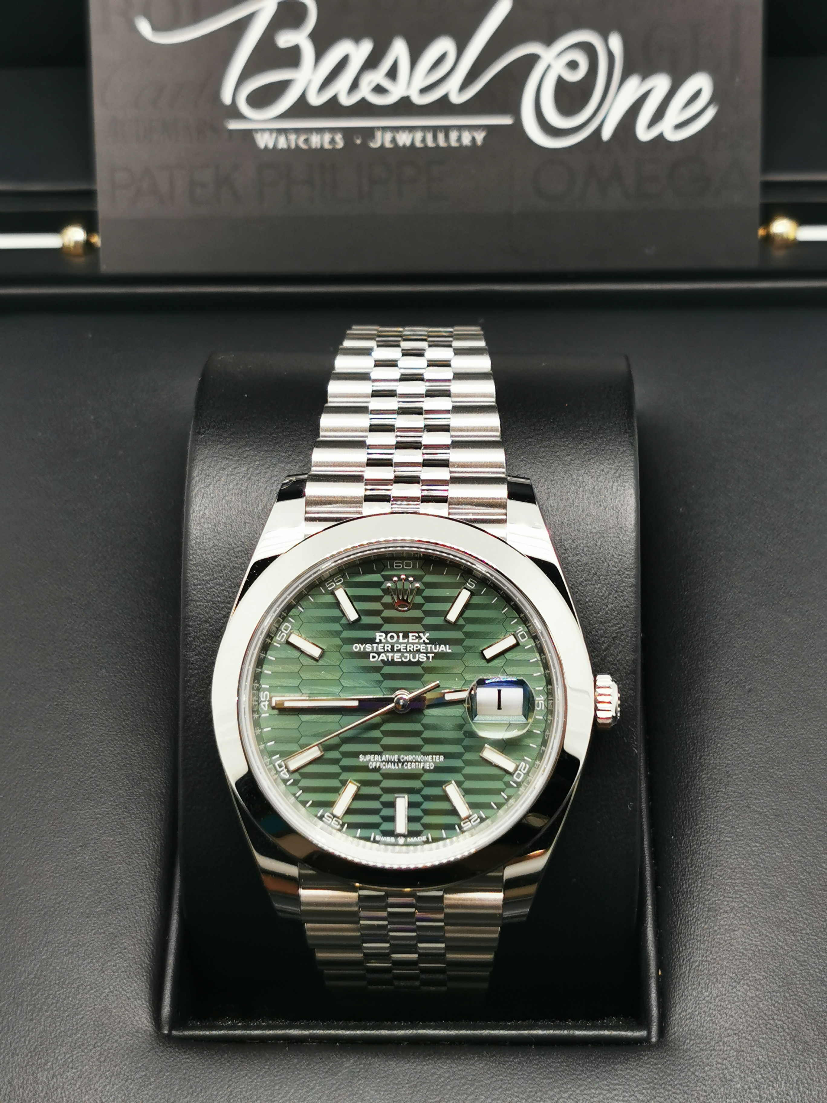 BRAND NEW ROLEX 126300 GREEN FLUTED-MOTIF DIAL STEEL DATEJUST JUBILEE 41MM