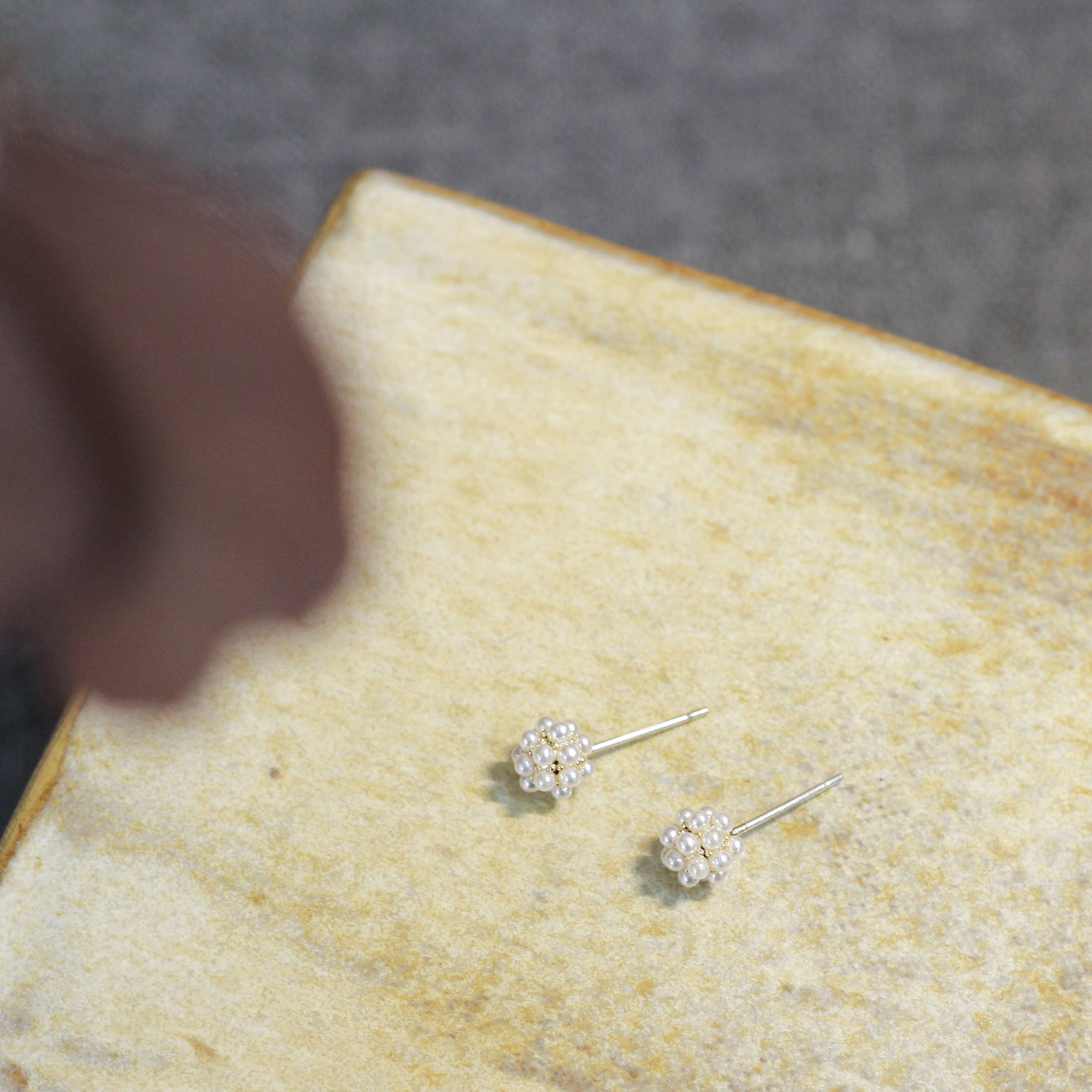 迷你淡水珍珠米花耳針