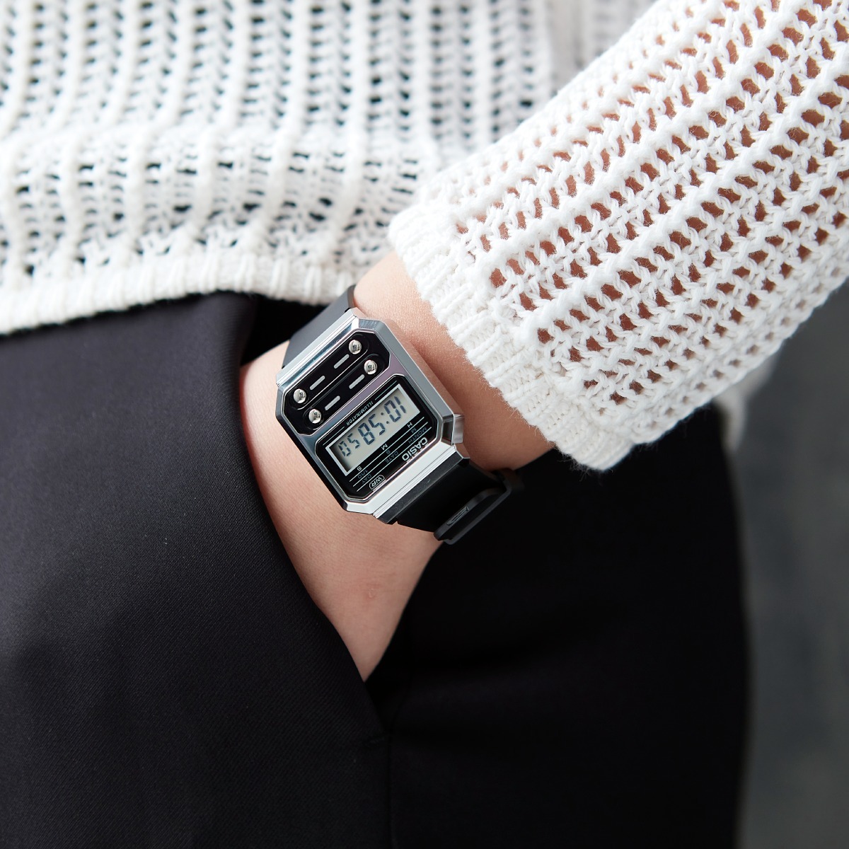 Casio A100WEF-1A 銀色 膠帶 方形復古跳字錶