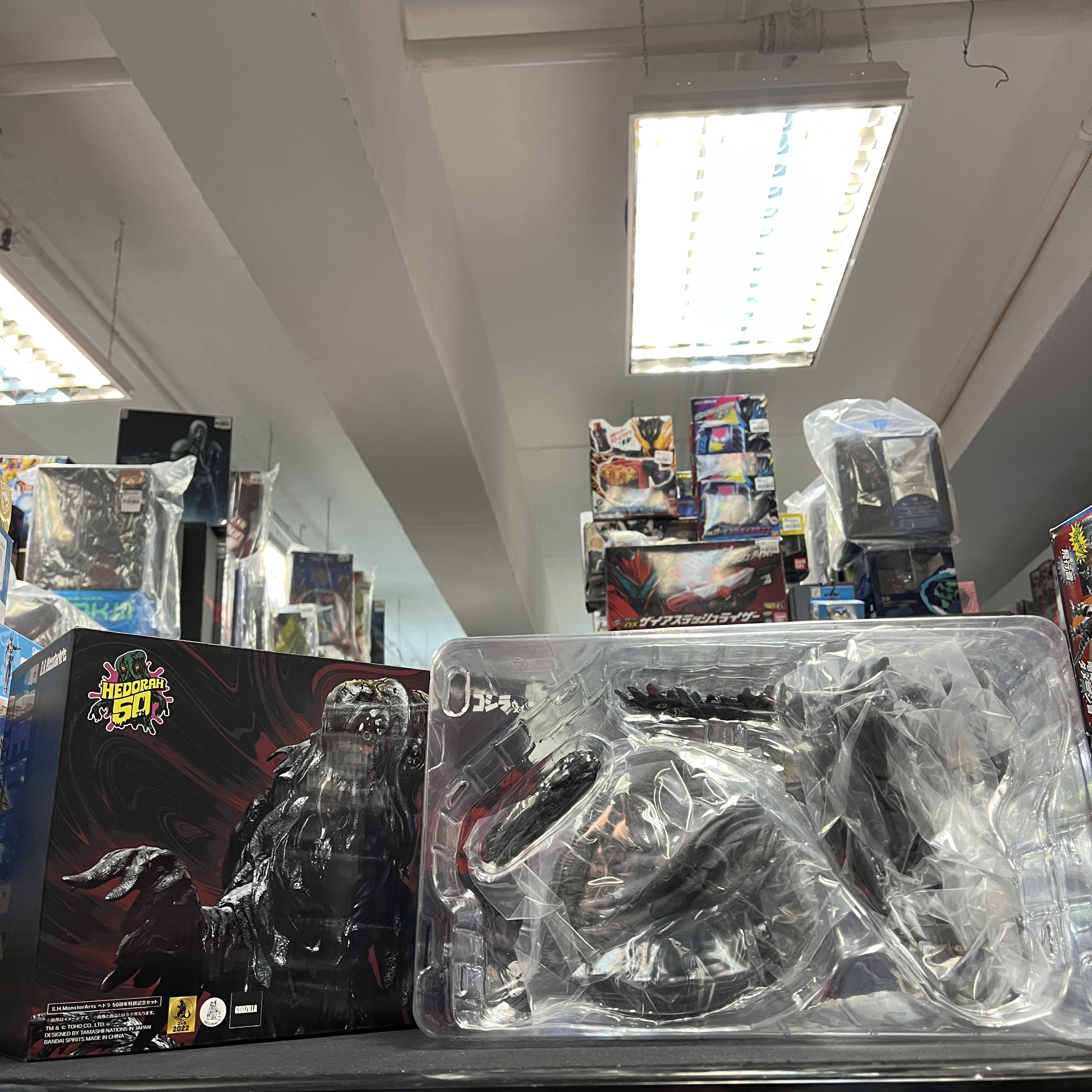 怪獸系列-S.H.MonsterArts 公害怪獸 黑多拉 (50周年特別紀念套裝)