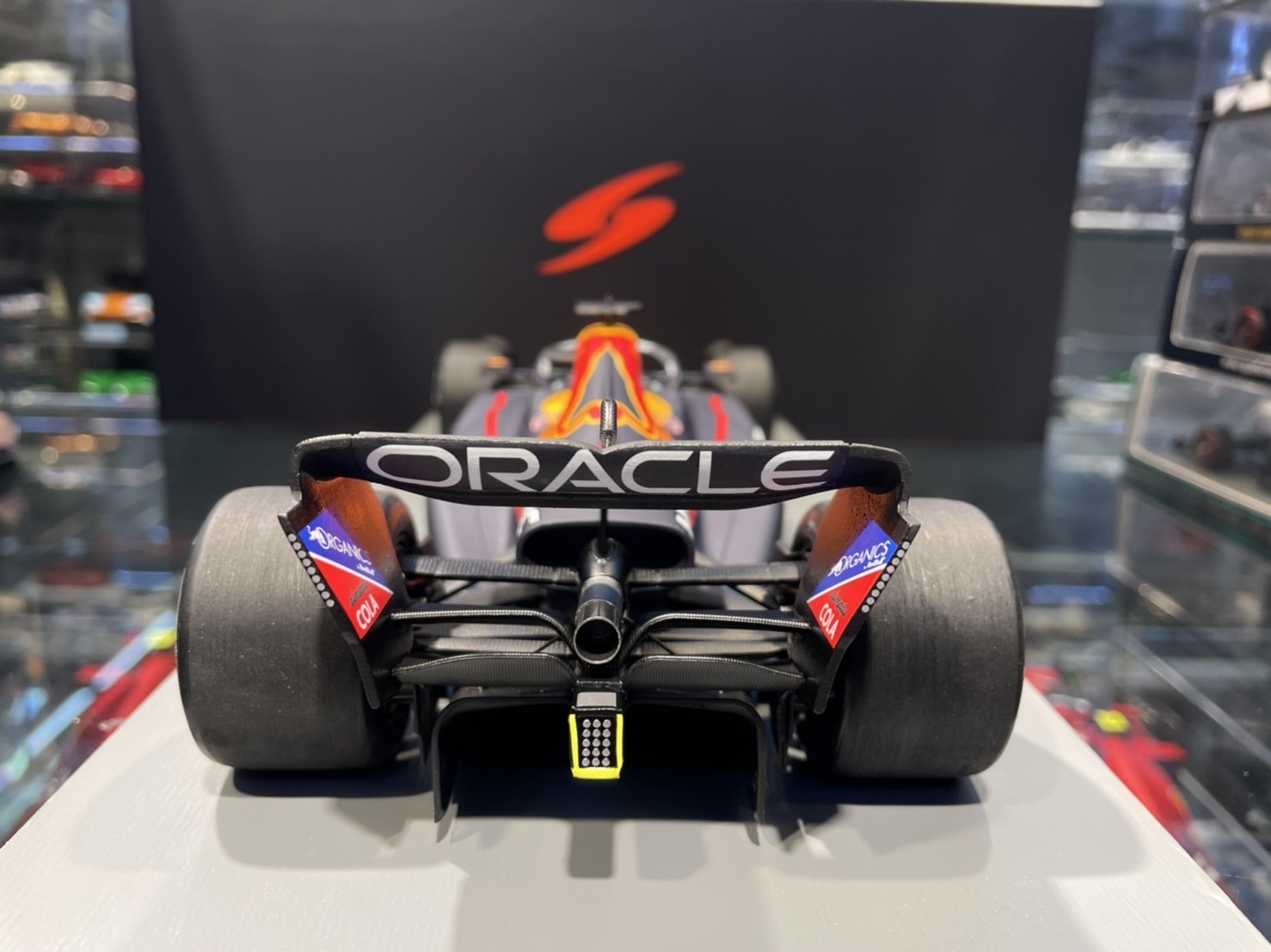 Spark 18S754 Oracle Red Bull Racing RB18 #1 Winner 1/18 Spark 18S754 Oracle Red Bull Racing RB18 #1 Winner 1/18