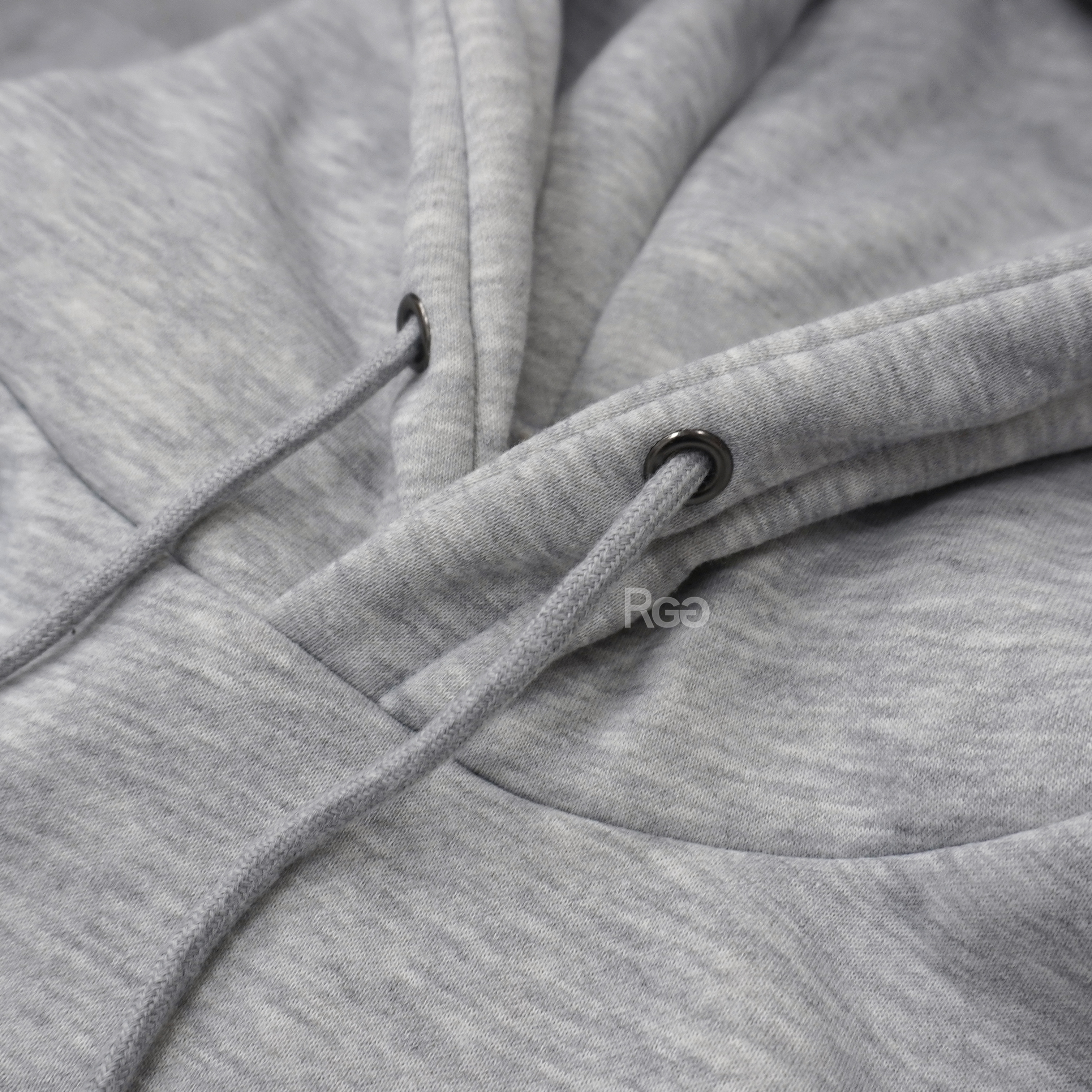 厚磅內刷毛刺繡 New York 帽T淺灰色抽繩細節照