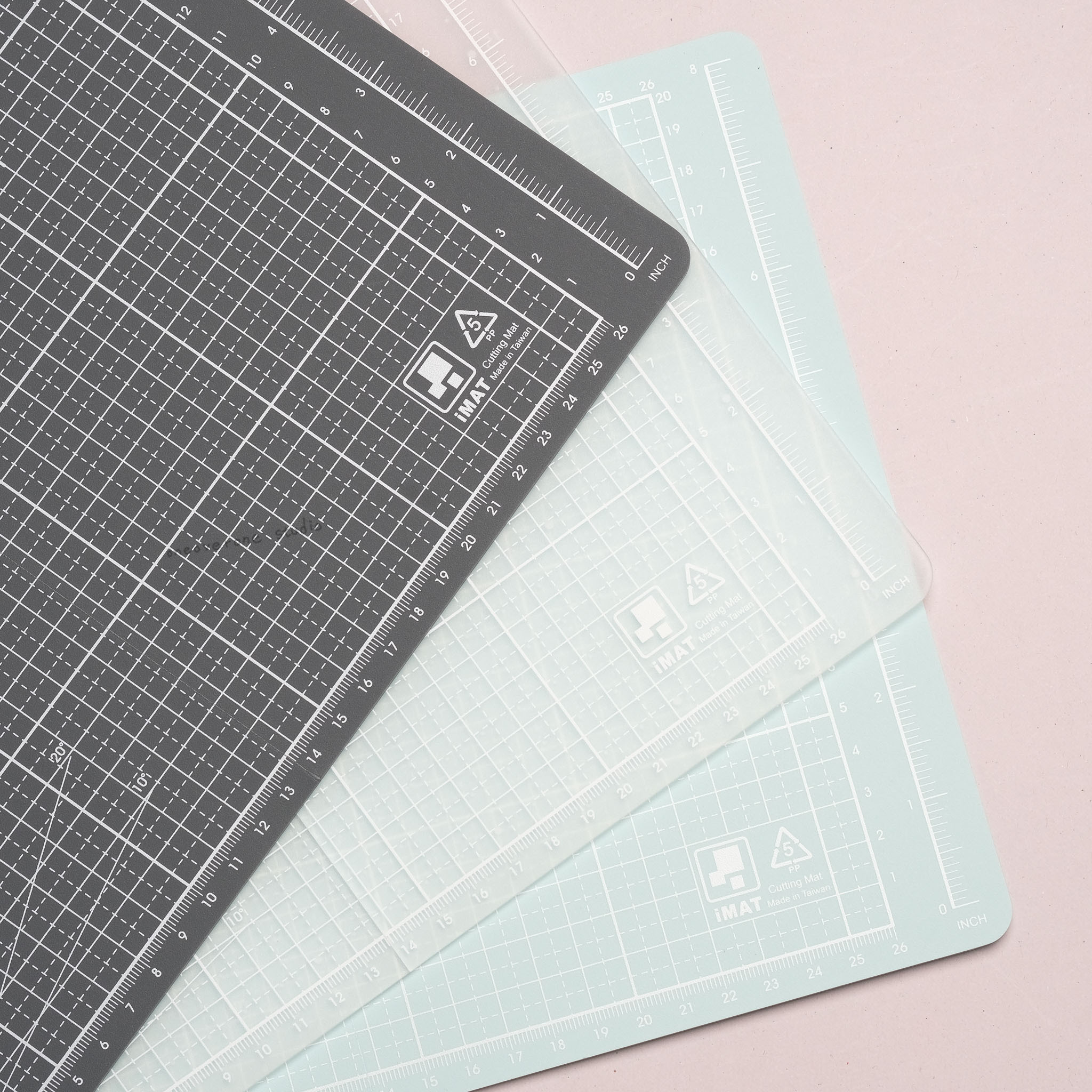 iMAT A4書型摺疊切割墊/單色款/iMAT/臺灣