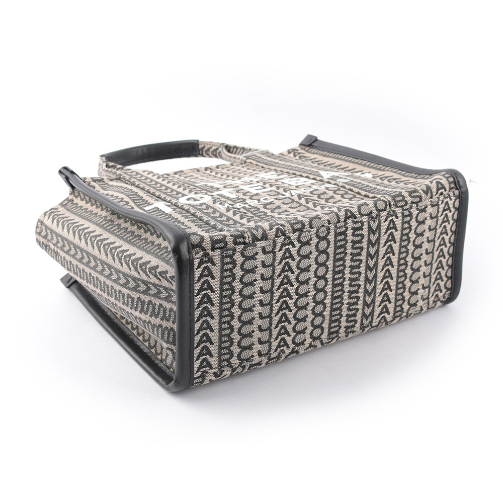 【MARC JACOBS】THE MONOGRAM TOTE 滿版標誌小款托特包(黑色/深米色) H077M01RE21 261