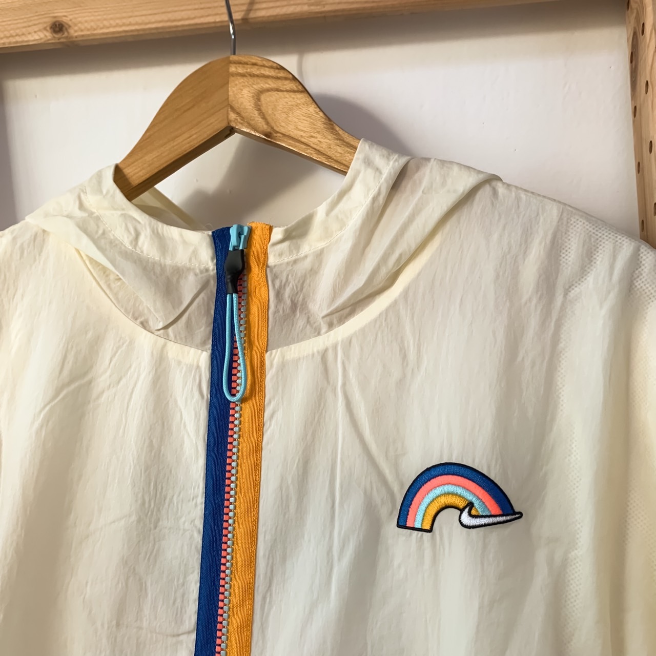 #出清 NIKE SPORTSWEAR 外套 女款 米白 DJ5375-111