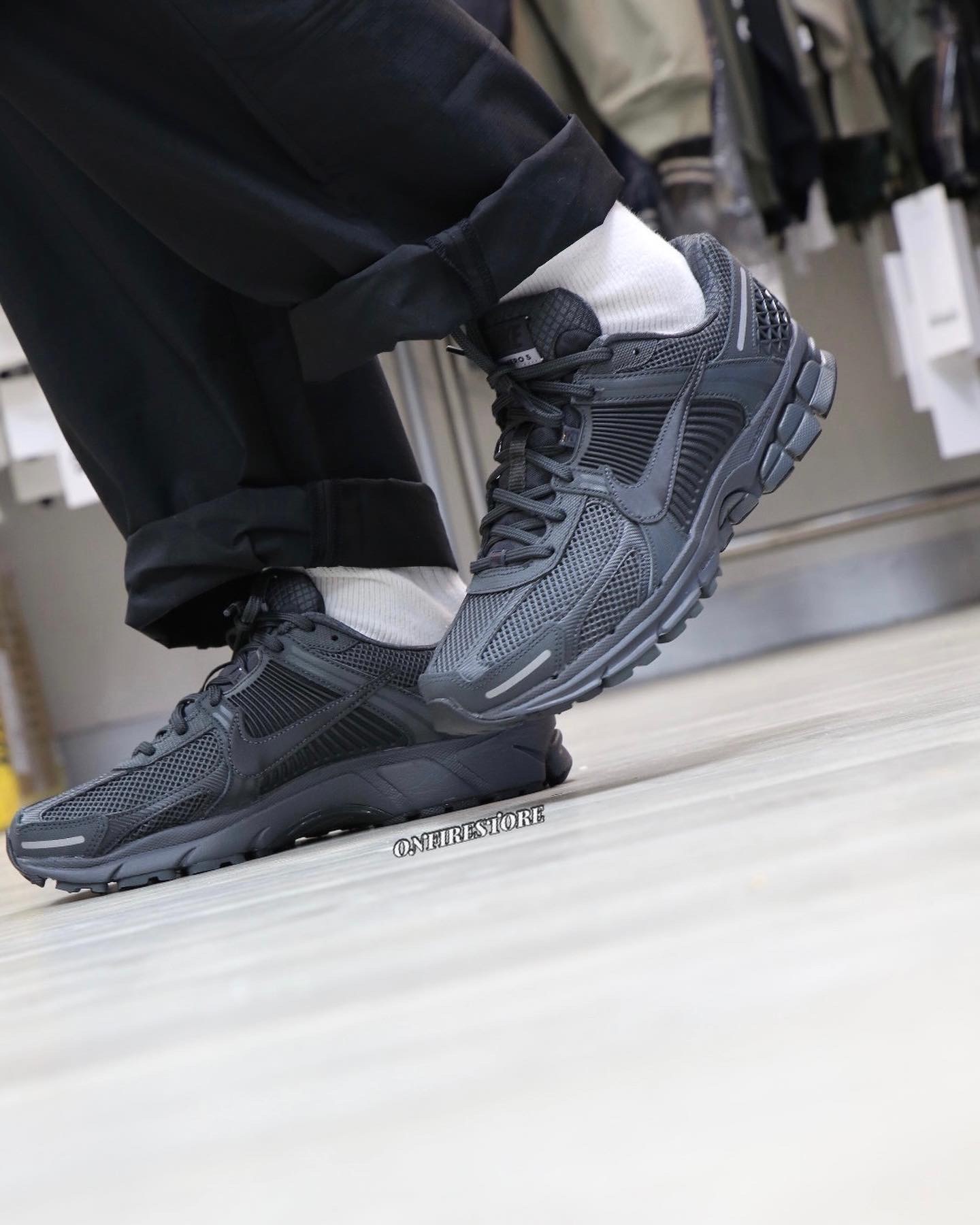 現貨｝Nike Zoom VOMERO 5 “Black”